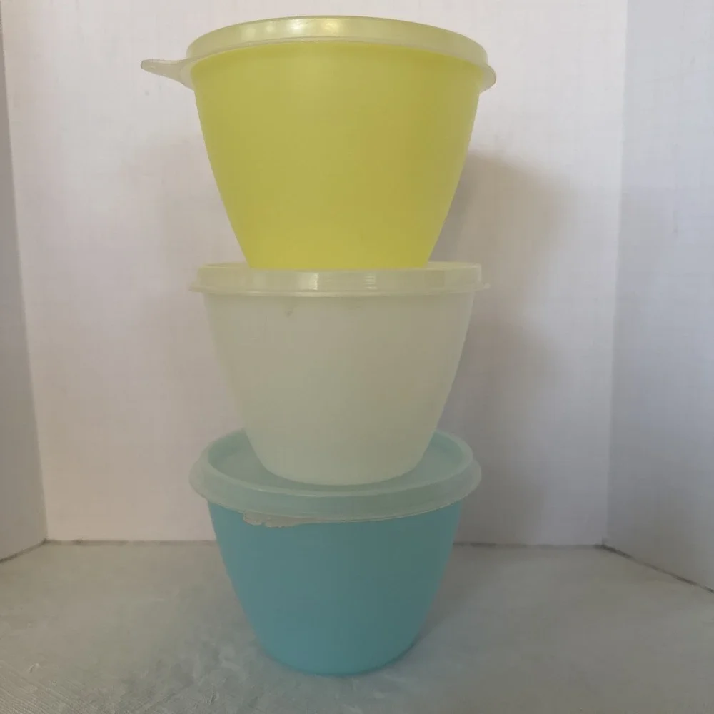 Vintage Tupperware‎ Pastel Storage Bowls  #148-31 Set Of 3 With Lids Made USA